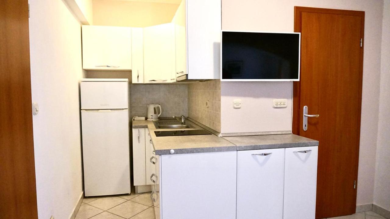 Maris Apartment *