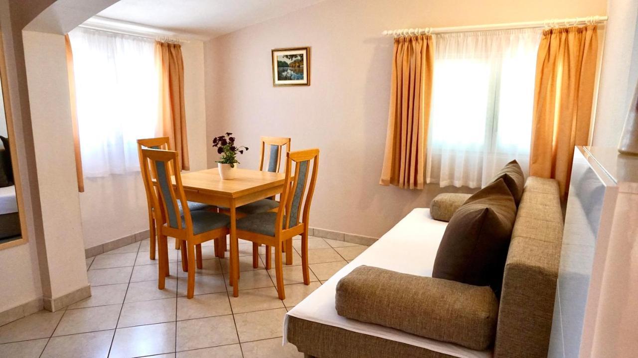 Maris Apartment *