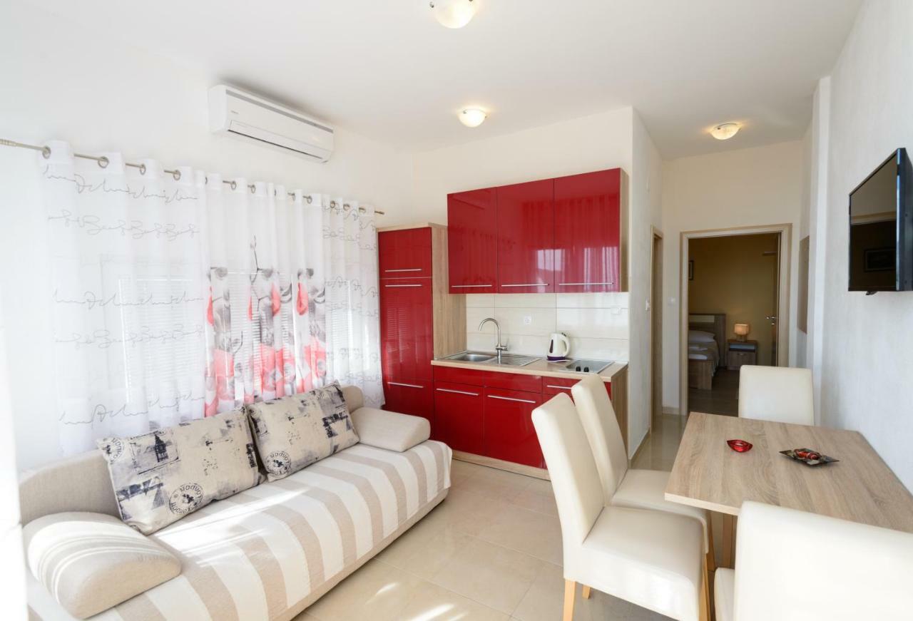 Maris Apartment